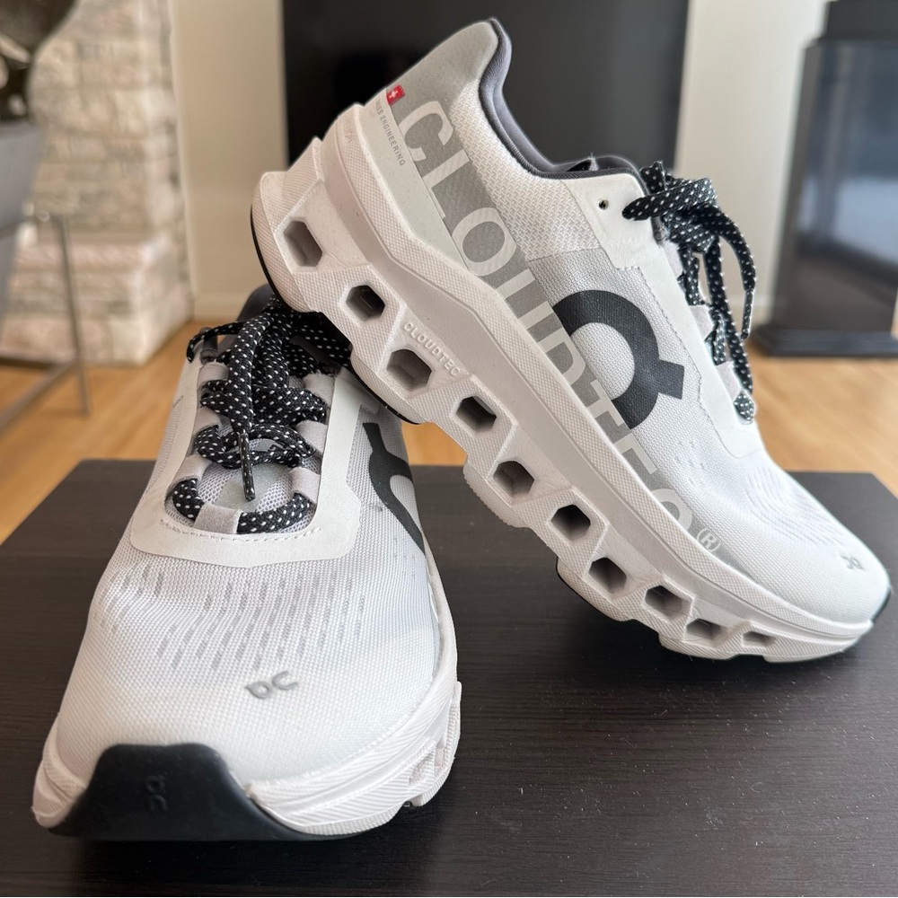 On Cloud woman’s Cloud Monster Sneaker